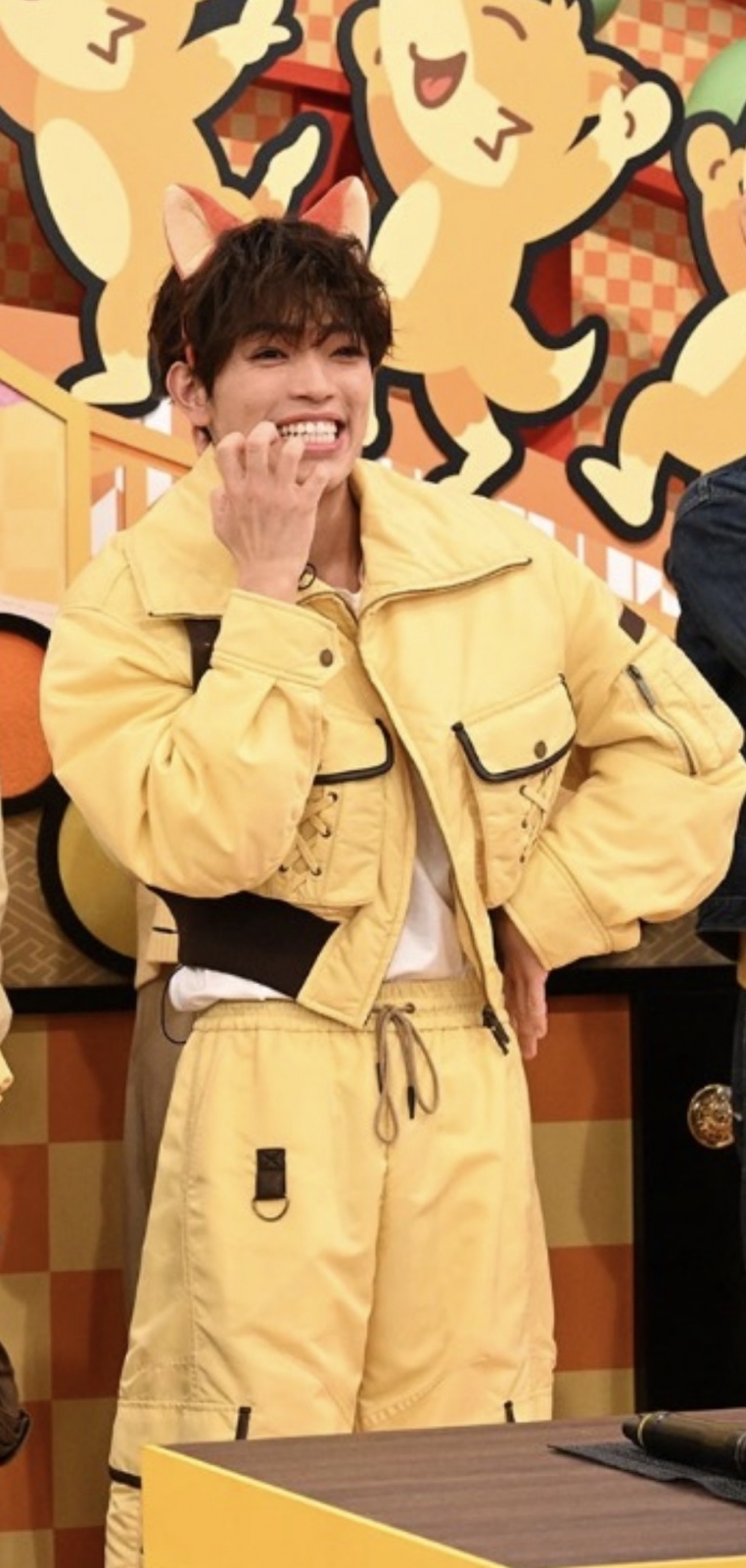 ���ÍF�ɃL�c�l�Ȃ�ĉ����Ɍ��܂��Ă�